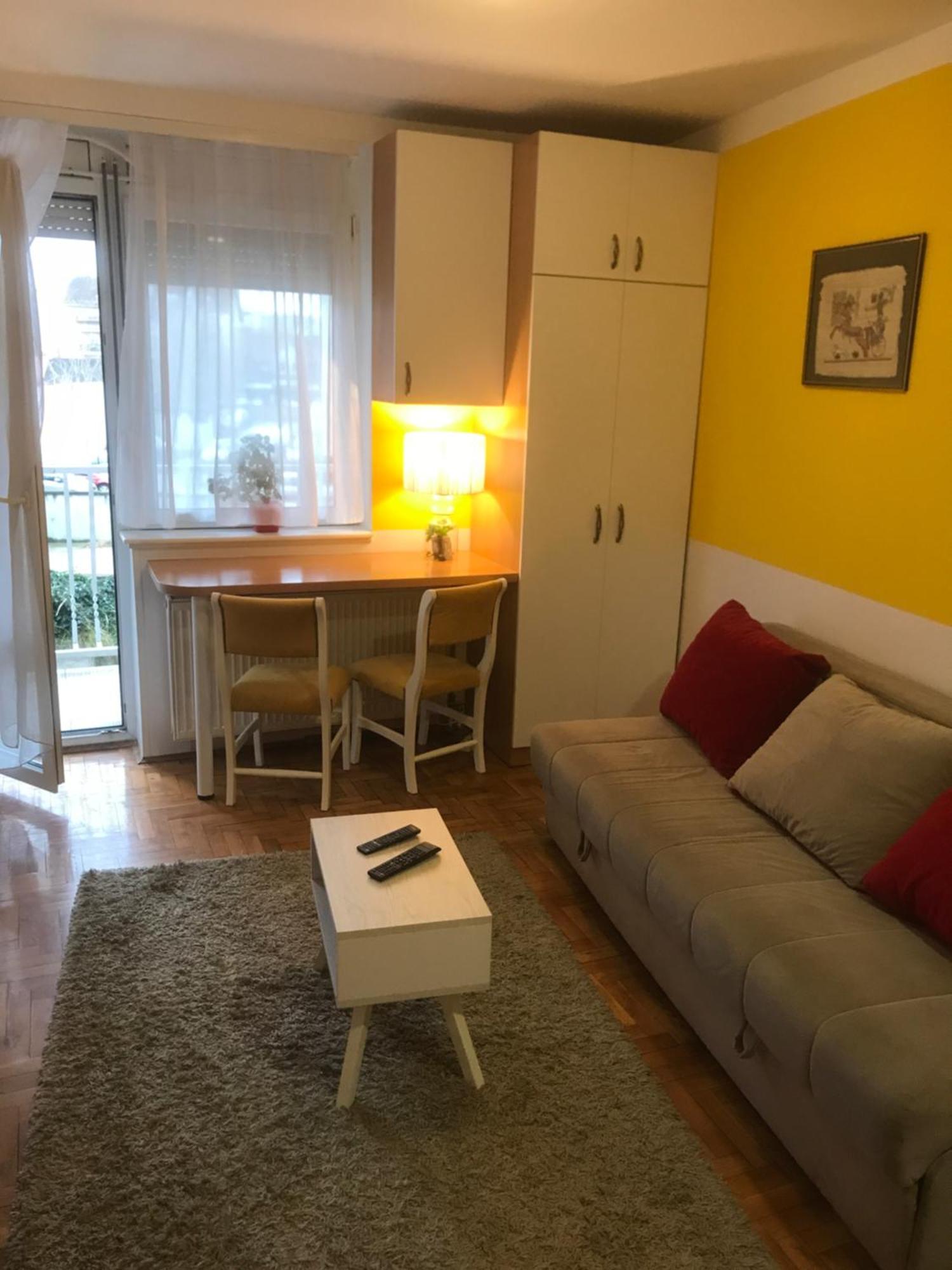 Tina Sajam Studio Novi Sad Buitenkant foto