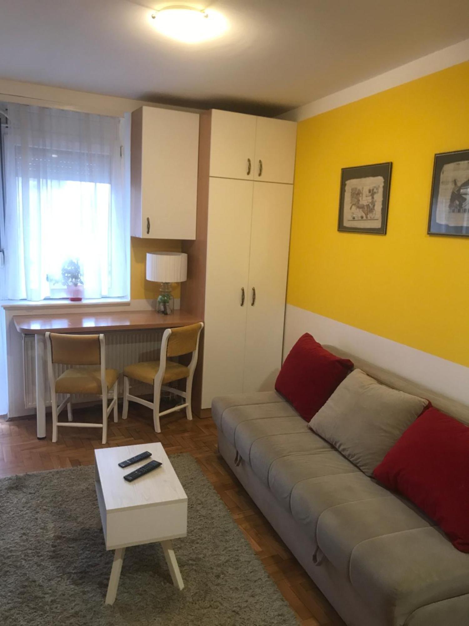 Tina Sajam Studio Novi Sad Buitenkant foto